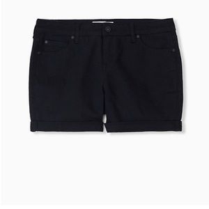 Mid rise stretchy black denim shorts